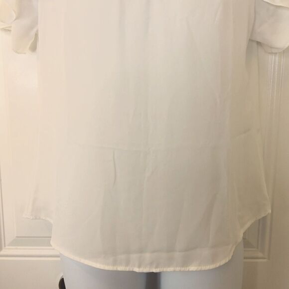 April White blouse with lace and short fluttered and ruffled sleeves - Picture 4 of 12